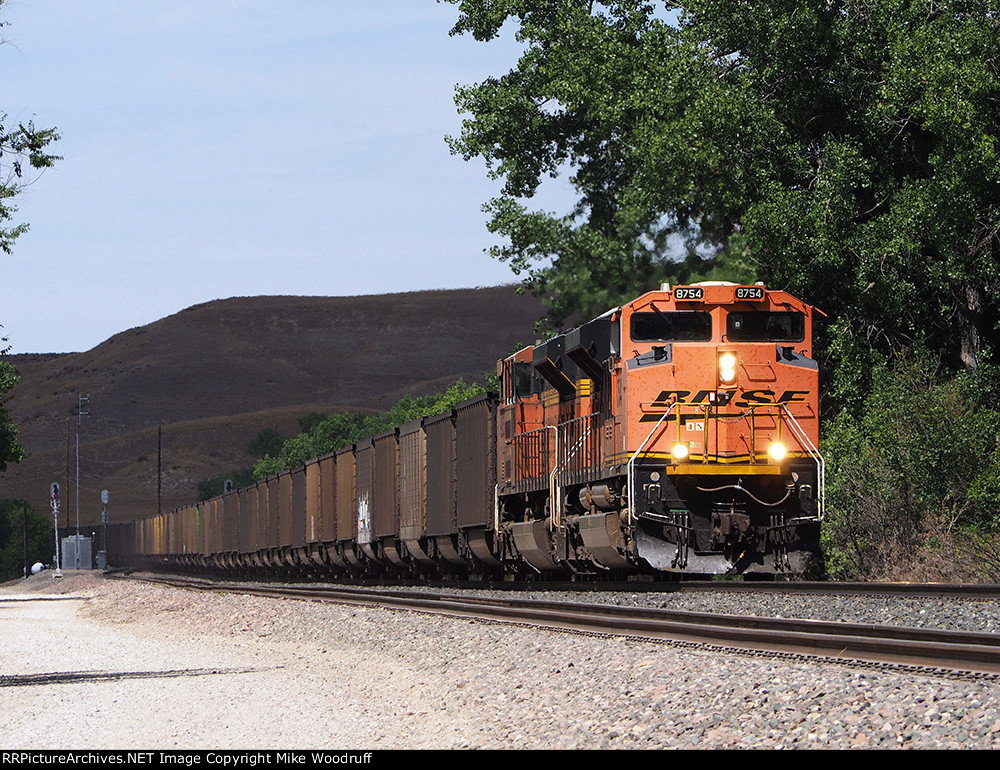 BNSF 8754